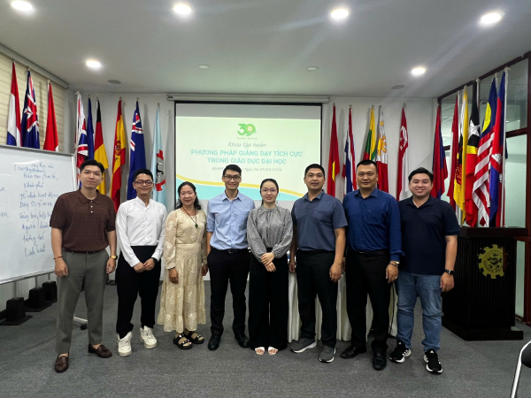 GIẢNG VIÊN TRƯỜNG ĐẠI HỌC NHA TRANG THAM GIA KHÓA TẬP HUẤN PHƯƠNG PHÁP GIẢNG DẠY TÍCH CỰC [26-27/3/2026]