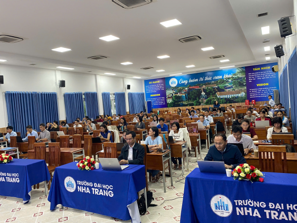 Trường Đại học Nha Trang tổ chức chương trình tập huấn "Hướng dẫn thực hành AI trong dạy, học, đánh giá và nghiên cứu"