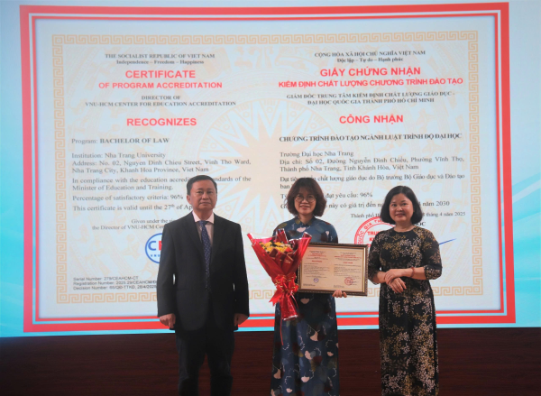Trường Đại học Nha Trang tổ chức Lễ công bố Quyết định và trao giấy chứng nhận KĐCL 07 CTĐT và trao Giấy chứng nhận bồi dưỡng nghiệp vụ kiểm định viên khóa 2025 đợt 1