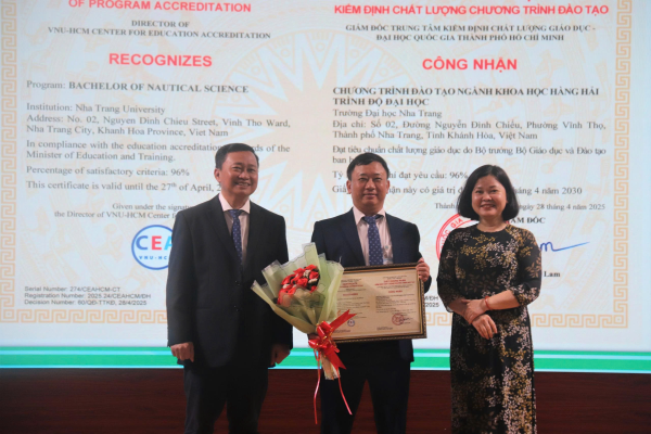 Trường Đại học Nha Trang tổ chức Lễ công bố Quyết định và trao giấy chứng nhận KĐCL 07 CTĐT và trao Giấy chứng nhận bồi dưỡng nghiệp vụ kiểm định viên khóa 2025 đợt 1