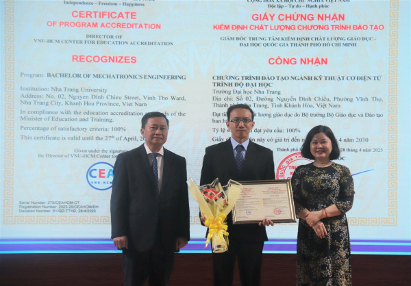 Trường Đại học Nha Trang tổ chức Lễ công bố Quyết định và trao giấy chứng nhận KĐCL 07 CTĐT và trao Giấy chứng nhận bồi dưỡng nghiệp vụ kiểm định viên khóa 2025 đợt 1