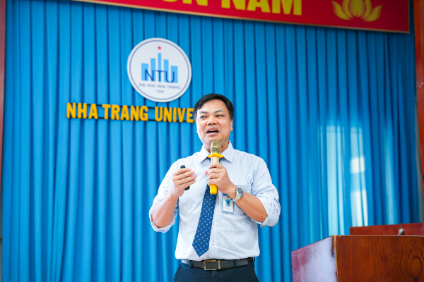 Khai mạc đợt khảo sát chính thức đánh giá ngoài 05 chương trình đào tạo trình độ đại học tại Trường Đại học Nha Trang: Kỹ thuật môi trường, Kỹ thuật hóa học, Kỹ thuật cơ khí động lực, Công nghệ chế tạo máy, Kinh tế.